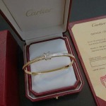 2026年2月3日入荷新品カルティエブレスレットギフト/誕生日/記念品/アクセサリーxin工場