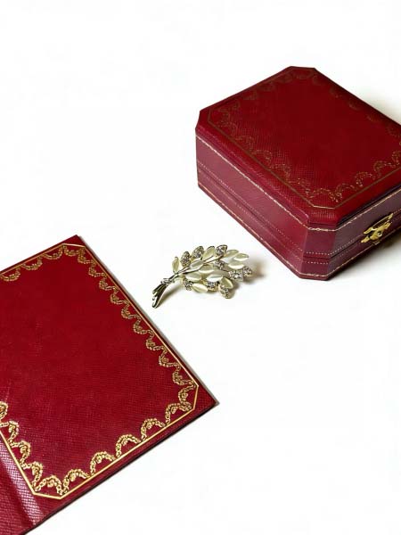 2026年2月4日入荷新品Cartierブローチギフト/誕生...