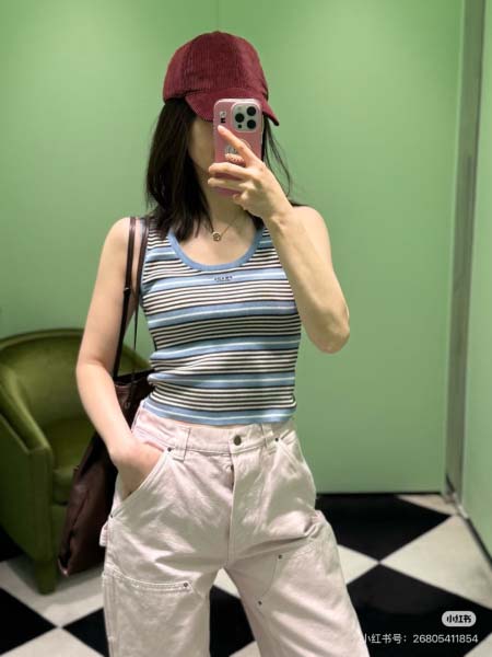 2026年3月21日入荷早春新作Prada ベスト 女性用フ...