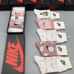 2022年10月秋冬新品 NIKE  靴下5足セット