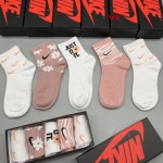 2022年10月秋冬新品 NIKE  靴下5足セット