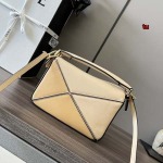 2023年4月新作入荷原版復刻 LOEWE バッグ tu工場 SIZE:18*12.5*8CＭ