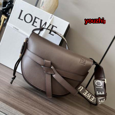 2023年4月原版復刻新作入荷 LOEWE  バッグ you...