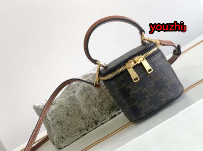 2023年4月原版復刻新作入荷 CELINE バッグ you...