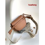 2023年4月原版復刻新作入荷 LOEWEバッグ huasheng工場15*12.5*9cm