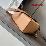 2023年4月原版復刻新作入荷 LOEWE  バッグ huasheng工場24*10.5*16CM