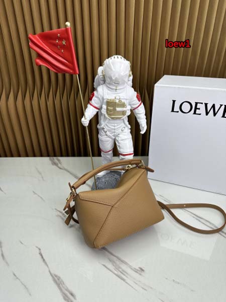 2023年早秋新作入荷高品質 LOEWE バッグ  LOW1工場 18CM