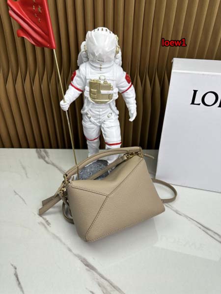 2023年早秋新作入荷高品質 LOEWE バッグ  LOW1工場 18CM