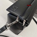 2023年早秋新作入荷高品質 LOEWE バッグ  LOW1工場18*12.5*8CＭ