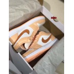 新作入荷Air Jordan 1 Low NIKE 女性スニーカー BOBO工場.SIZE:36-40