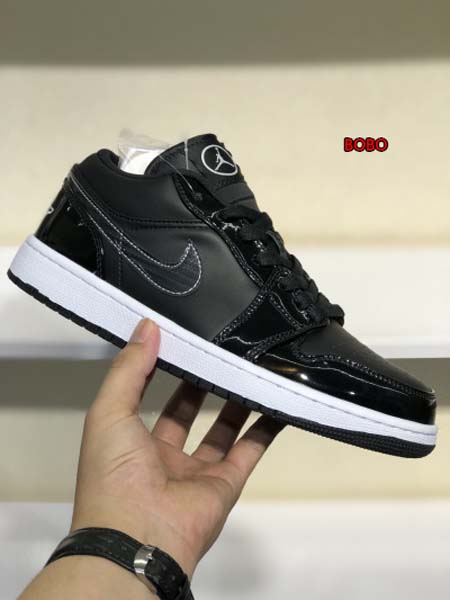 新作入荷Air Jordan 1 Low NIKEスニーカー...