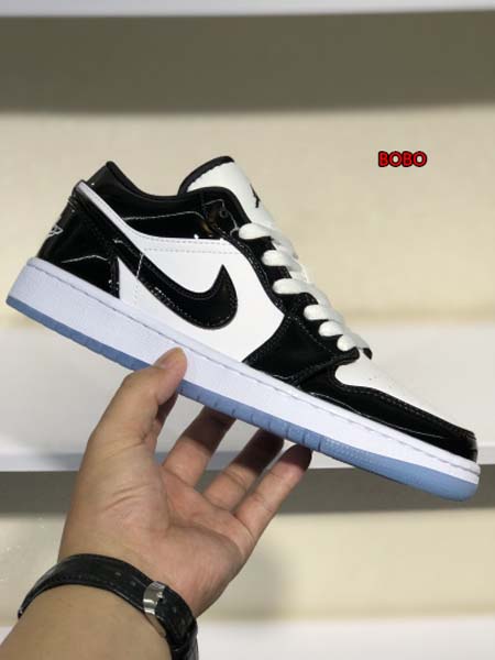 新作入荷Air Jordan 1 Low NIKEスニーカー...