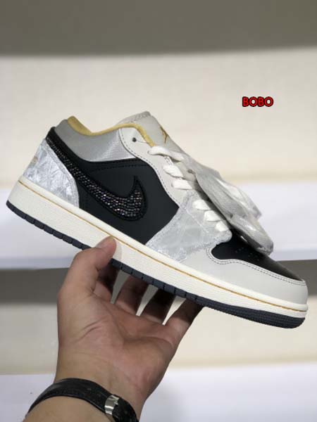 新作入荷Air Jordan 1 Low NIKEスニーカー...