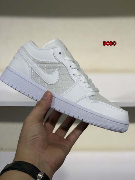 新作入荷Air Jordan 1 Low NIKEスニーカー...