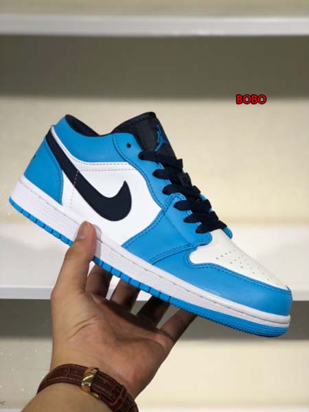 新作入荷Air Jordan 1 Low NIKEスニーカー...