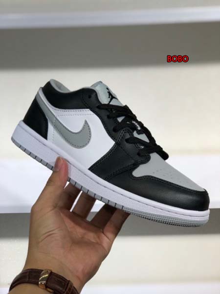 新作入荷Air Jordan 1 Low NIKEスニーカー...