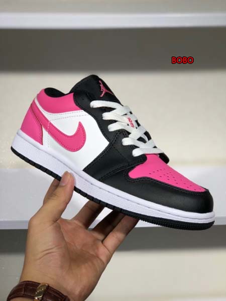 新作入荷Air Jordan 1 Low NIKE女性スニー...