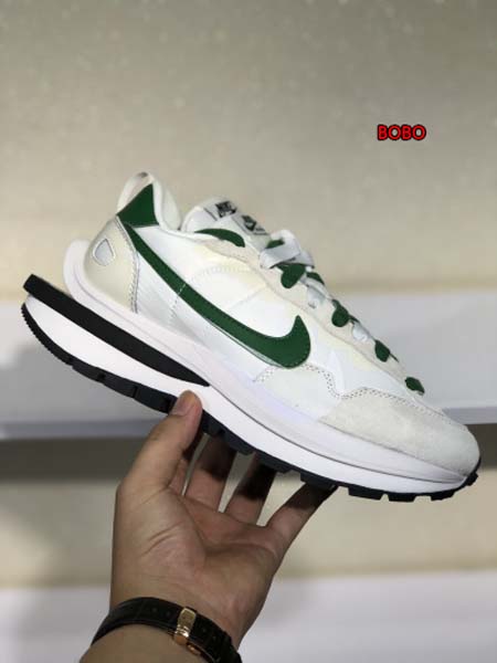 新作入荷 SACAI x NIKE  スニーカー BOBO工...