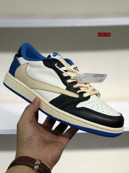 新作入荷Air Jordan 1 Low NIKEスニーカー...