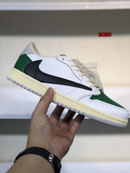 新作入荷Air Jordan 1 Low NIKEスニーカー...