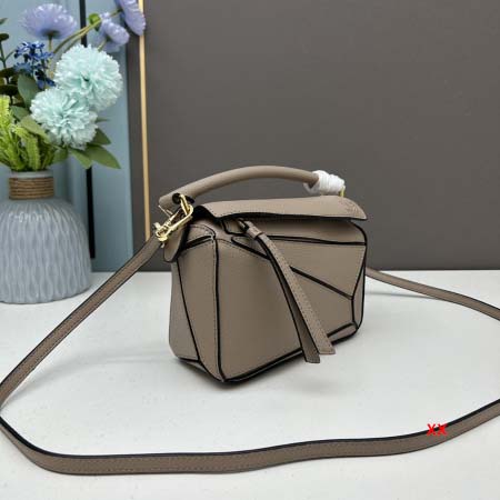 2024年8月1日新品入荷LOEWE  バッグ XX工場 SIZE:18*12.5*8cm