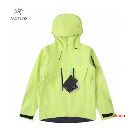 2024年7月25日新品入荷ARCTERYX 突撃衣 zhm...