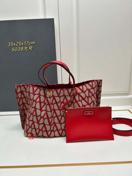 2024年8月2日新品入荷VALENTINO バッグ XX工場 SIZE:35x25x17cm