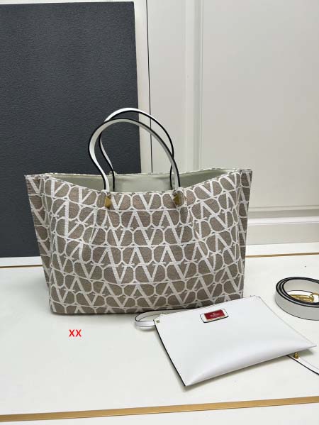 2024年8月2日新品入荷VALENTINO バッグ XX工場 SIZE:35x25x17cm