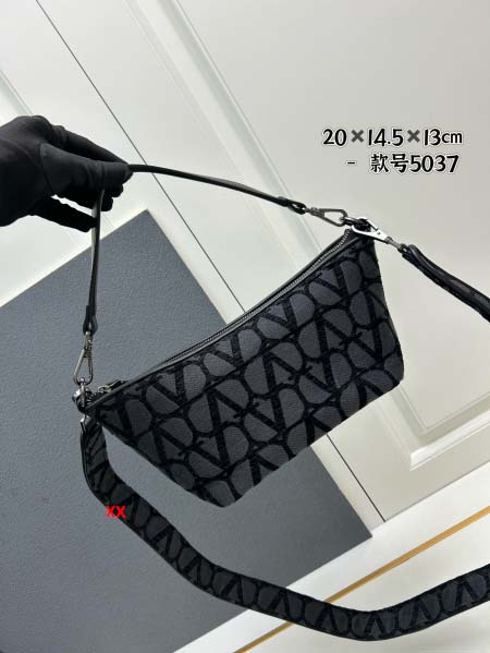 2024年8月2日新品入荷VALENTINO バッグ XX工...