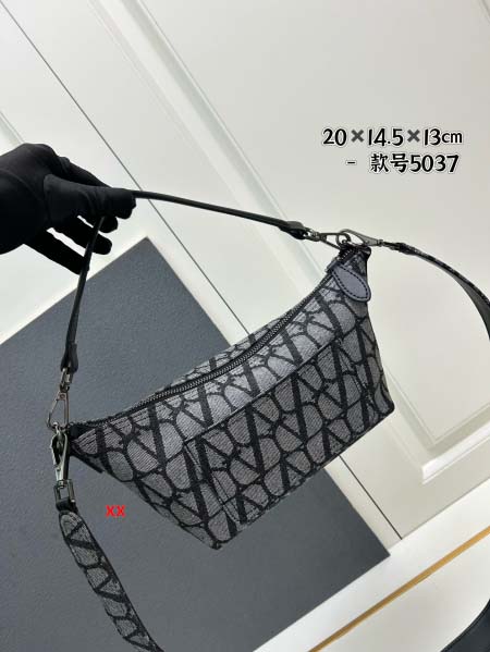 2024年8月2日新品入荷VALENTINO バッグ XX工...