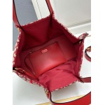 2024年8月2日新品入荷VALENTINO バッグ XX工場 SIZE:35x25x17cm