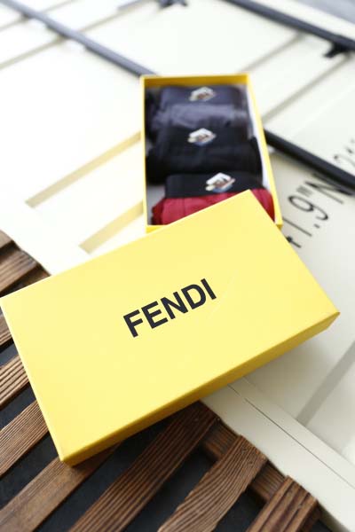 2024年秋冬新品人気  FENDI  下着一箱ごとに3枚