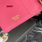 2024年11月1日秋冬新品入荷PRADA 財布   zhy工場