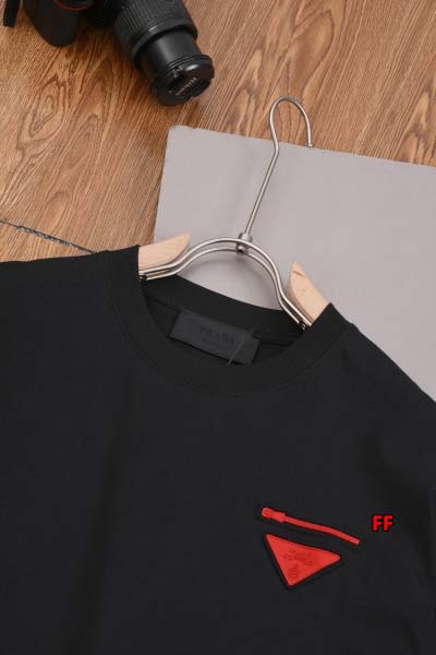 2025年高品質 新品春夏PRADA 半袖Tシャツ 綿 Tシャツ 男女兼用 HUAREN工場