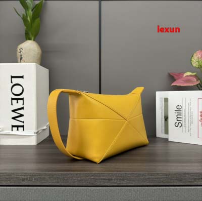 2025年早春新品入荷 LOEWE 本革 バッグ lexun工場size:22.7*12*15.5CM