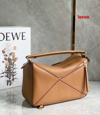 2025年早春新品入荷 LOEWE 本革 バッグ lexun工場Size ：30*12*19cm