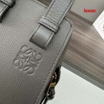 2025年早春新品入荷 LOEWE 本革 バッグ lexun工場 size：20*19*14