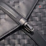 2025年早春新品入荷 Bottega Veneta  クラッチバッグ 3工場