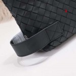 2025年早春新品入荷 Bottega Veneta  クラッチバッグ 3工場