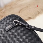 2025年早春新品入荷 Bottega Veneta  クラッチバッグ 3工場