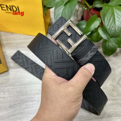 2025年早春新品入荷 FENDI 本革 ベルト LANG工場