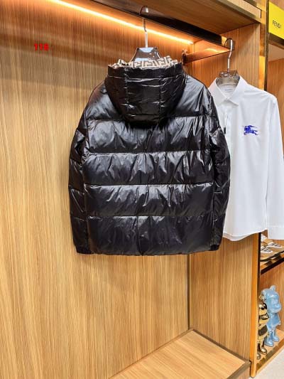 2025年1月21日早春新品入荷 FENDI 綿入れの服ジャケットアウター 118工場