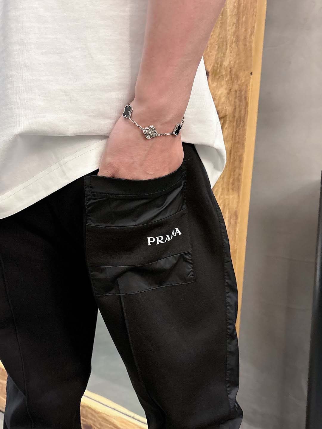 2025年1月21日早春高品質新品入荷 PRADA スポーツズボ 118工場