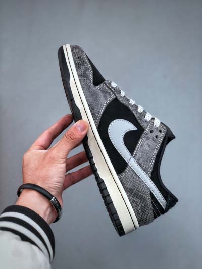 2025年1月30日新品入荷Nike SB DuNiKe Low x Sureme  スニーカー/ランニングシューズ/カジュアルシューズ