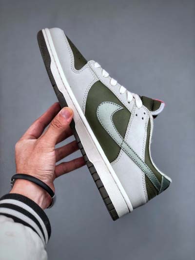 2025年1月30日新品入荷Nike SB DuNiKe Low Year of the Snake   スニーカー/ランニングシューズ/カジュアルシューズ