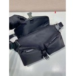 2025年早春新品入荷 PRADA  バッグの男性 3工場