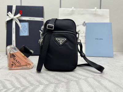 2025年早春新品入荷 PRADA  バッグの男性 3工場