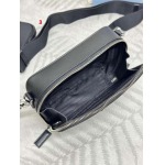 2025年早春新品入荷 PRADA  バッグの男性 3工場