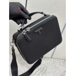 2025年早春新品入荷 PRADA  バッグの男性 3工場