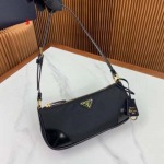 2025年早春新品入荷 PRADA  バッグ  3工場